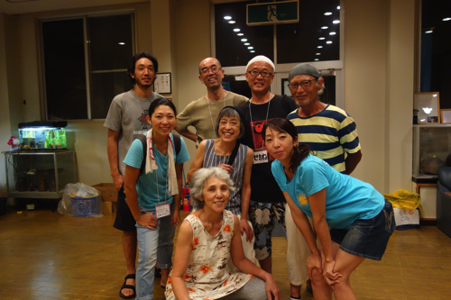 懐かしい奄美の仲間たちが大阪からかけつけてくれました。写真は私の両親と。